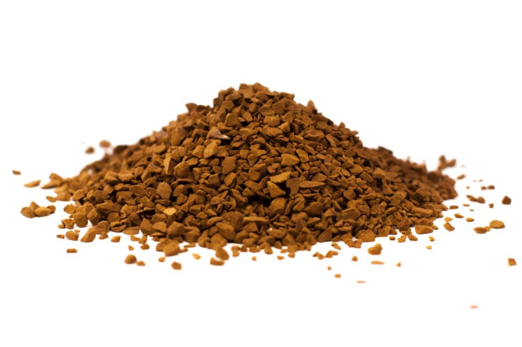 Ein Häufchen Instant-Kaffee-Granulat